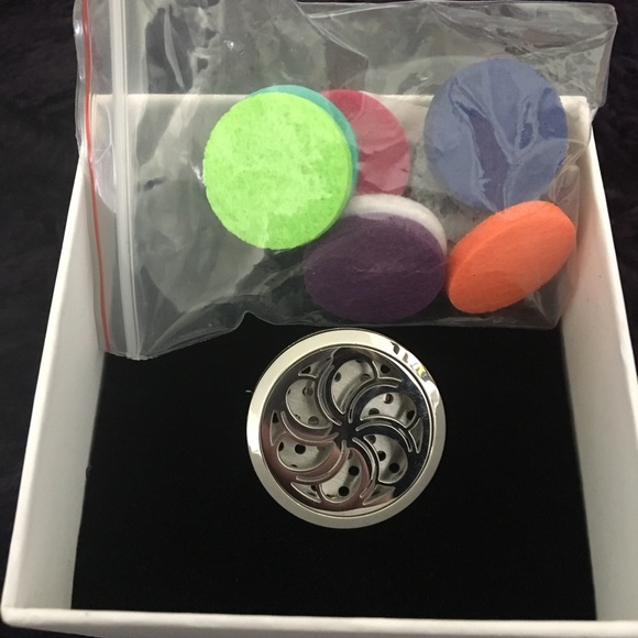 π―3/$30 Anavia Essential Oil Car Vent Diffuser - Picture 2 of 4